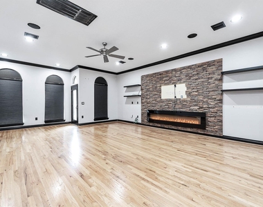 2503 Dallas Street - Photo Thumbnail 1