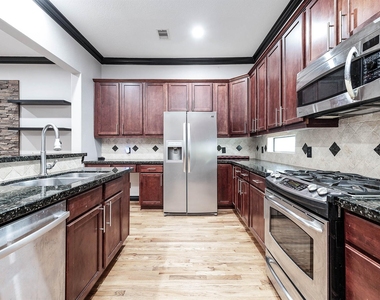 2503 Dallas Street - Photo Thumbnail 3