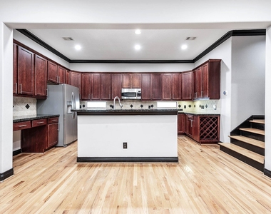 2503 Dallas Street - Photo Thumbnail 2