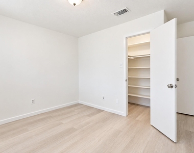 3030 S Blue Meadow Circle - Photo Thumbnail 21