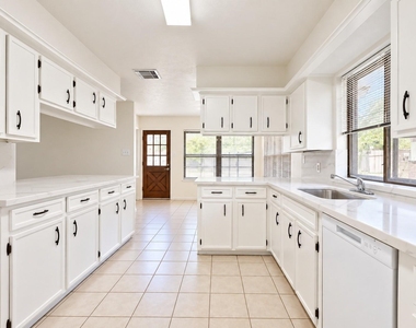 3030 S Blue Meadow Circle - Photo Thumbnail 11