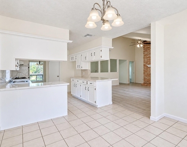 3030 S Blue Meadow Circle - Photo Thumbnail 9