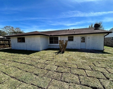 3822 Ebbtide Drive - Photo Thumbnail 11