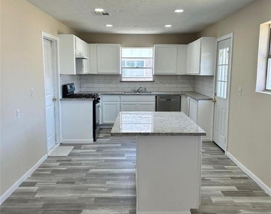 3822 Ebbtide Drive - Photo Thumbnail 6