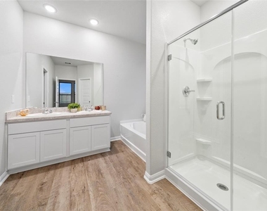 1023 Bluebonnet Trail - Photo Thumbnail 4