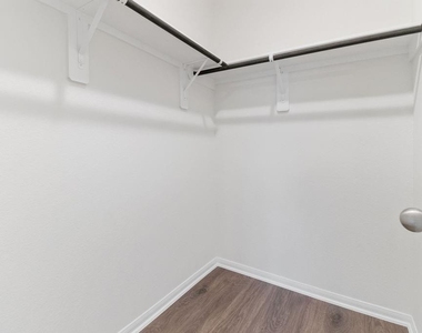 426 Magnolia Street - Photo Thumbnail 17