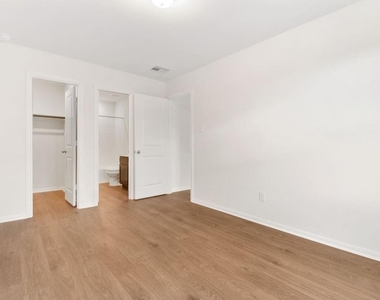 426 Magnolia Street - Photo Thumbnail 16