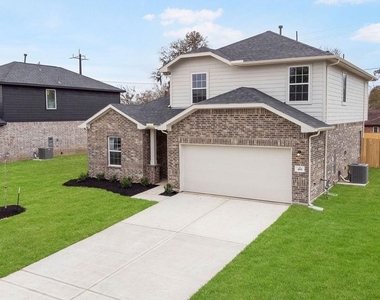 426 Magnolia Street - Photo Thumbnail 2