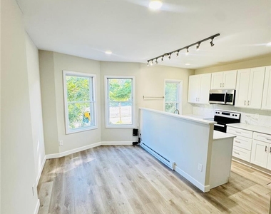 243 N Jordan Street - Photo Thumbnail 4