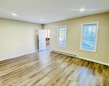 243 N Jordan Street - Photo Thumbnail 3