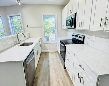 243 N Jordan Street - Photo Thumbnail 7