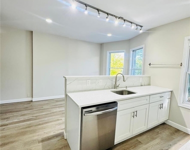 243 N Jordan Street - Photo Thumbnail 5
