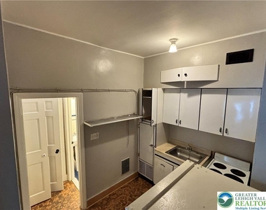 809 W Linden Street - Photo Thumbnail 7