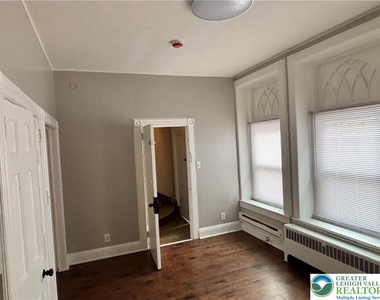 809 W Linden Street - Photo Thumbnail 4