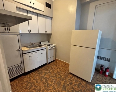 809 W Linden Street - Photo Thumbnail 8