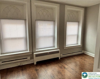 809 W Linden Street - Photo Thumbnail 2