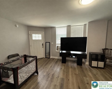 654 Pennsylvania Avenue - Photo Thumbnail 2