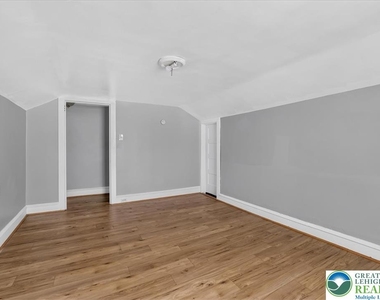 3826 Albemarle Avenue - Photo Thumbnail 10