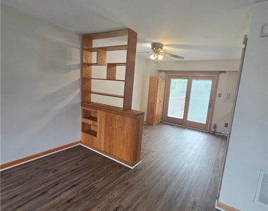 416 S Saint George Street - Photo Thumbnail 3