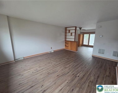 416 S Saint George Street - Photo Thumbnail 2