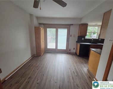 416 S Saint George Street - Photo Thumbnail 4