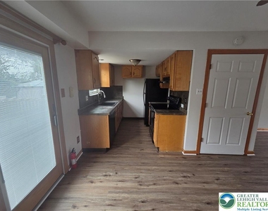 416 S Saint George Street - Photo Thumbnail 5