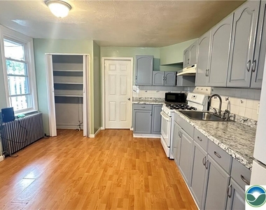 542 N New Street - Photo Thumbnail 6