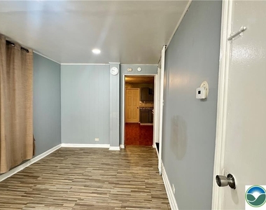 542 N New Street - Photo Thumbnail 5
