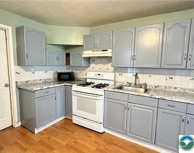 542 N New Street - Photo Thumbnail 8