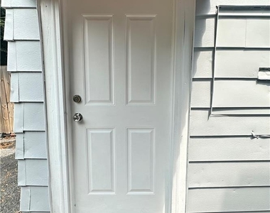 542 N New Street - Photo Thumbnail 23