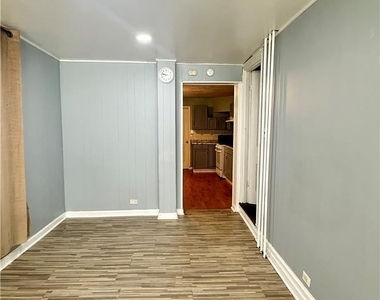 542 N New Street - Photo Thumbnail 4