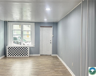 542 N New Street - Photo Thumbnail 3