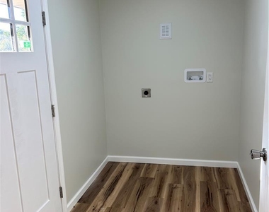 3013 Delaware Drive - Photo Thumbnail 10