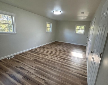 3013 Delaware Drive - Photo Thumbnail 5