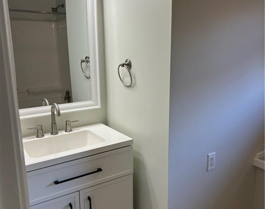 3013 Delaware Drive - Photo Thumbnail 4