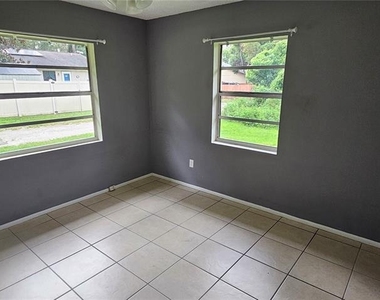 452 S Hill Avenue - Photo Thumbnail 6