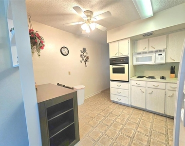 2426 Persian Drive - Photo Thumbnail 10