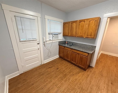 308 Grove Street N - Photo Thumbnail 17