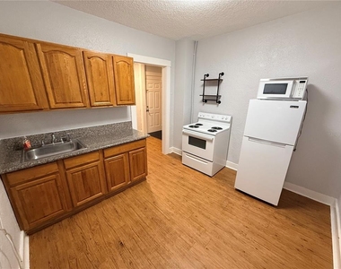 308 Grove Street N - Photo Thumbnail 18