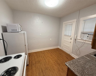 308 Grove Street N - Photo Thumbnail 16