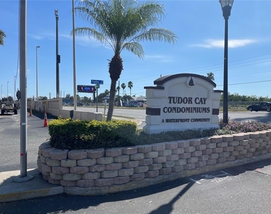 9105 W Hillsborough Avenue - Photo Thumbnail 12