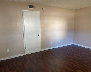 9105 W Hillsborough Avenue - Photo Thumbnail 9