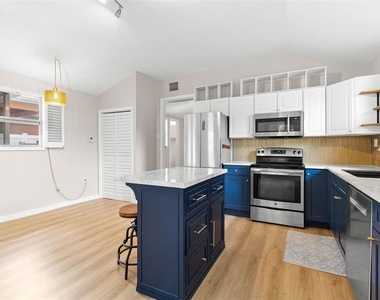 123 N Safford Avenue - Photo Thumbnail 6