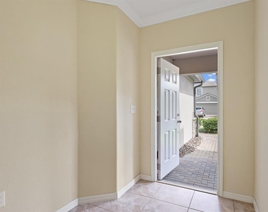 2724 Garden Falls Drive - Photo Thumbnail 6