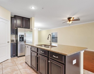 2724 Garden Falls Drive - Photo Thumbnail 14
