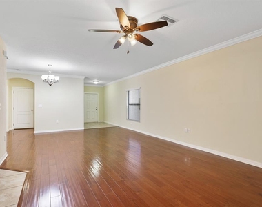 2724 Garden Falls Drive - Photo Thumbnail 9