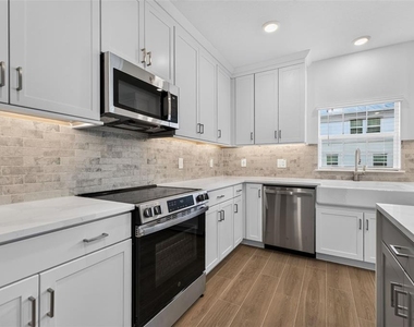 1439 West Chestnut Street - Photo Thumbnail 15