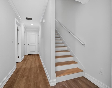 1439 West Chestnut Street - Photo Thumbnail 1