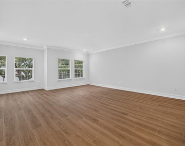 1439 West Chestnut Street - Photo Thumbnail 7