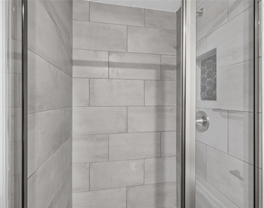 1439 West Chestnut Street - Photo Thumbnail 4